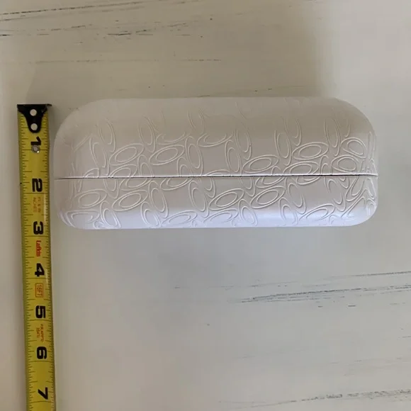 Oakley white sunglass case - Picture 2 of 4